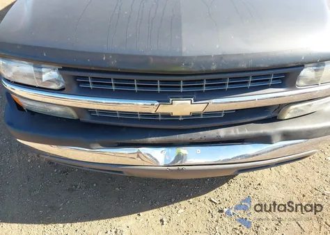 2001 Chevrolet Silverado 1500 from USA, damaged, VIN 2GCEC19V511297192